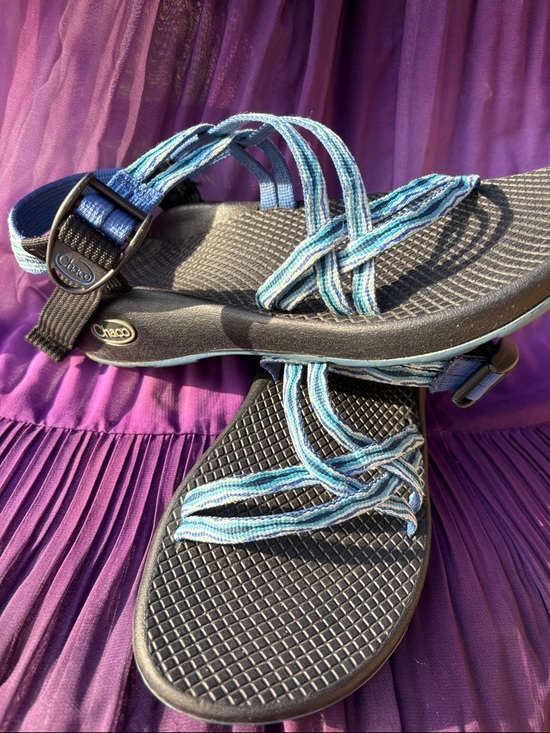 Chaco women’s Blue & Black Striped Sport Sandals - Picture 4 of 6